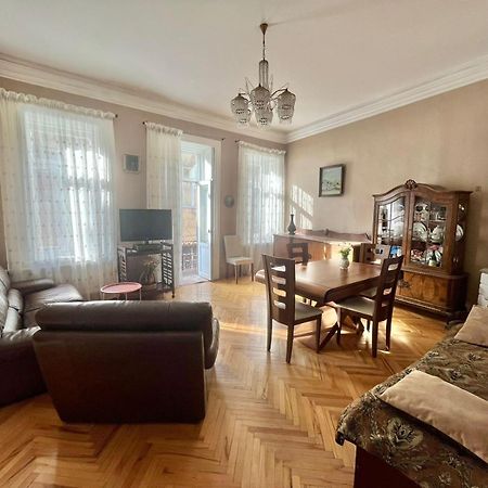 Apartment Down Town Group Tbilisi Bagian luar foto